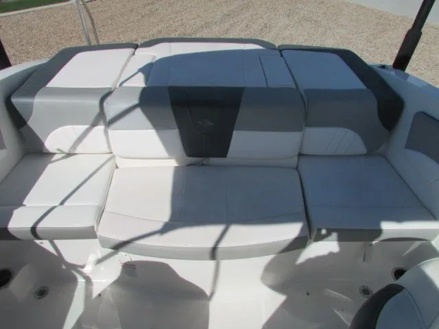 Slide: The Image of Chaparral 210 H2O 2019 - 15