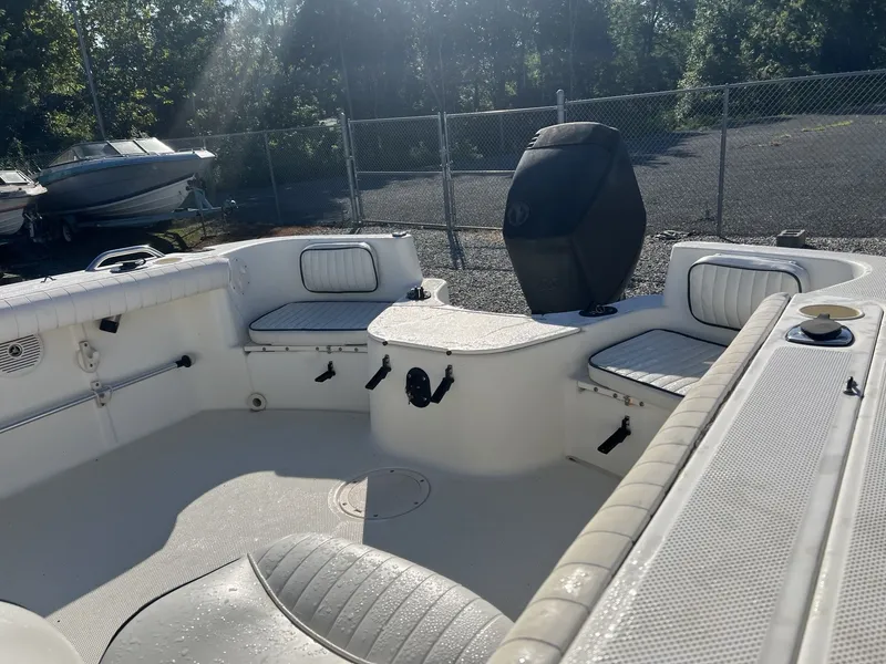 Slide: The Image of Bayliner 1900 2001 - 7