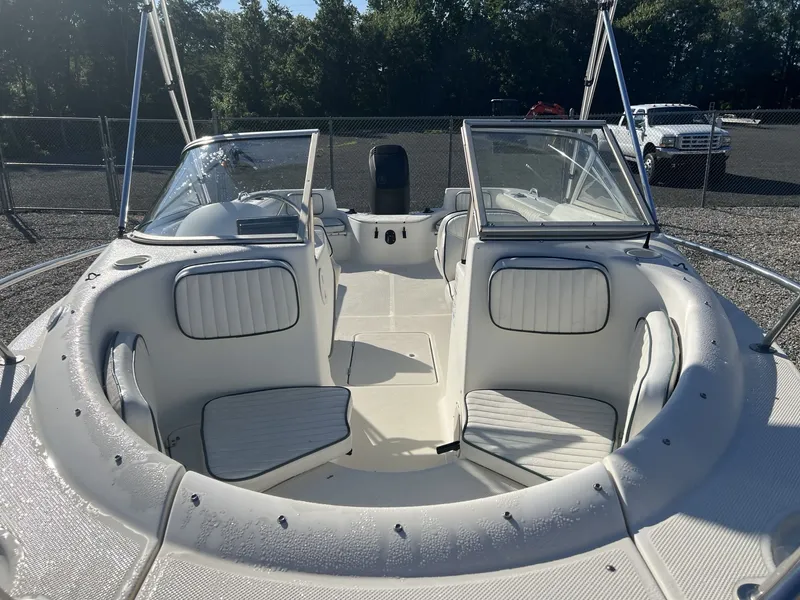 Slide: The Image of Bayliner 1900 2001 - 8