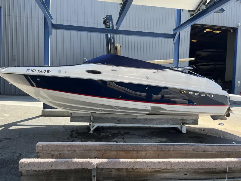 The Image of Regal Sport Boat 2400 Bowrider 2006 - 1