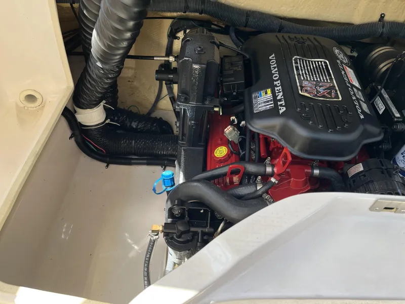 Slide: The Image of Regal Sport Boat 2400 Bowrider 2006 - 13