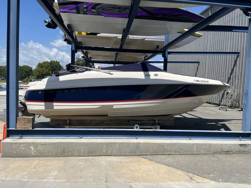Slide: The Image of Regal Sport Boat 2400 Bowrider 2006 - 18