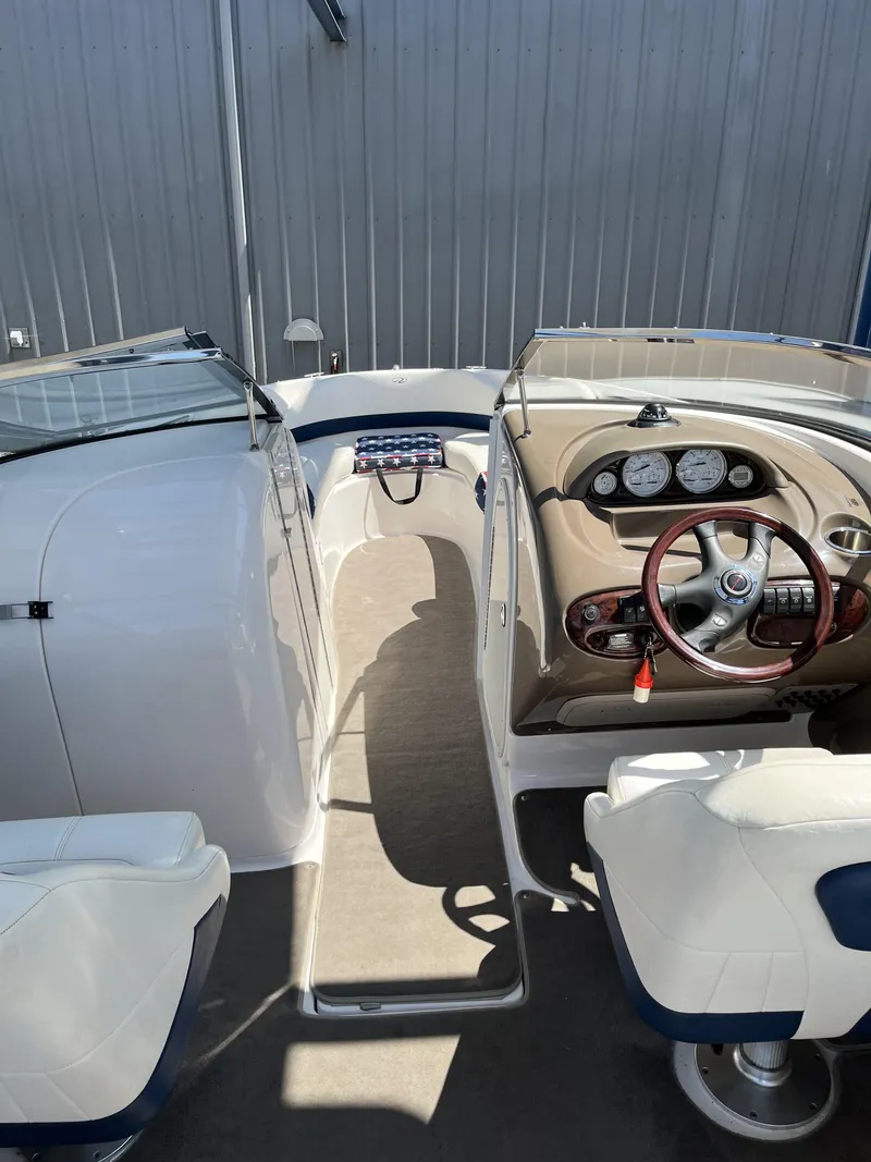 Slide: The Image of Regal Sport Boat 2400 Bowrider 2006 - 8