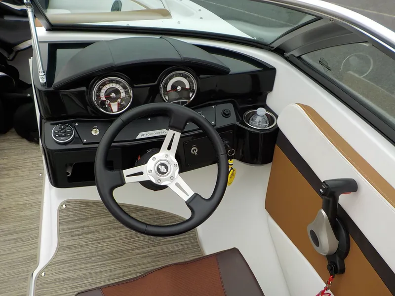 Slide: The Image of Four Winns HD1 OB 2021 - 17