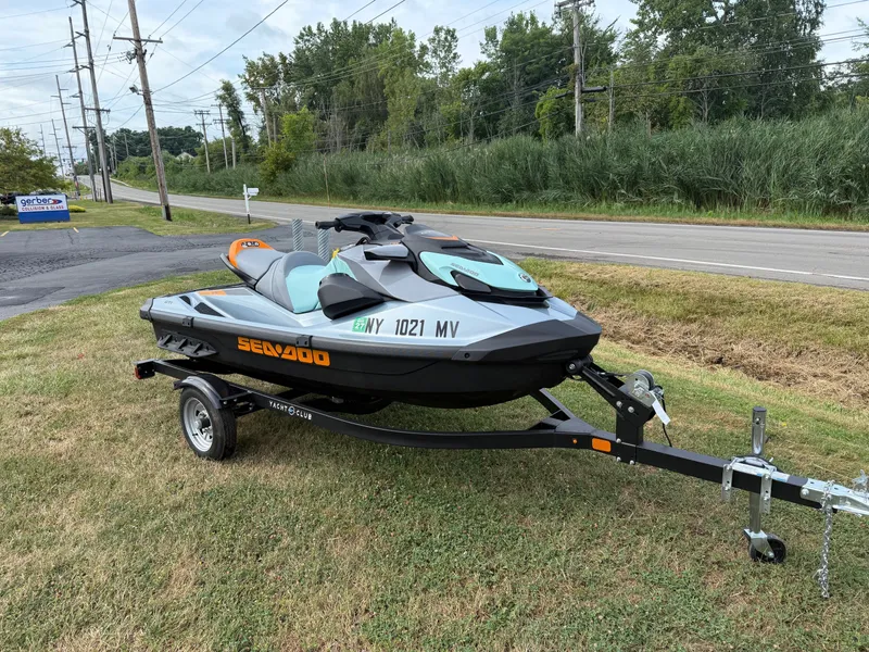 Slide: The Image of Sea-Doo GTI SE 170 Tech, Audio, iDF, iBR 2024 - 1
