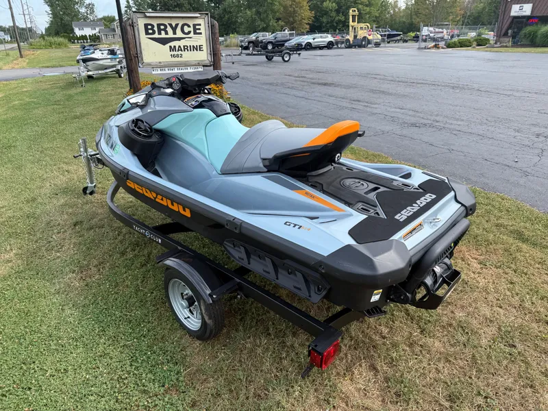 Slide: The Image of Sea-Doo GTI SE 170 Tech, Audio, iDF, iBR 2024 - 2