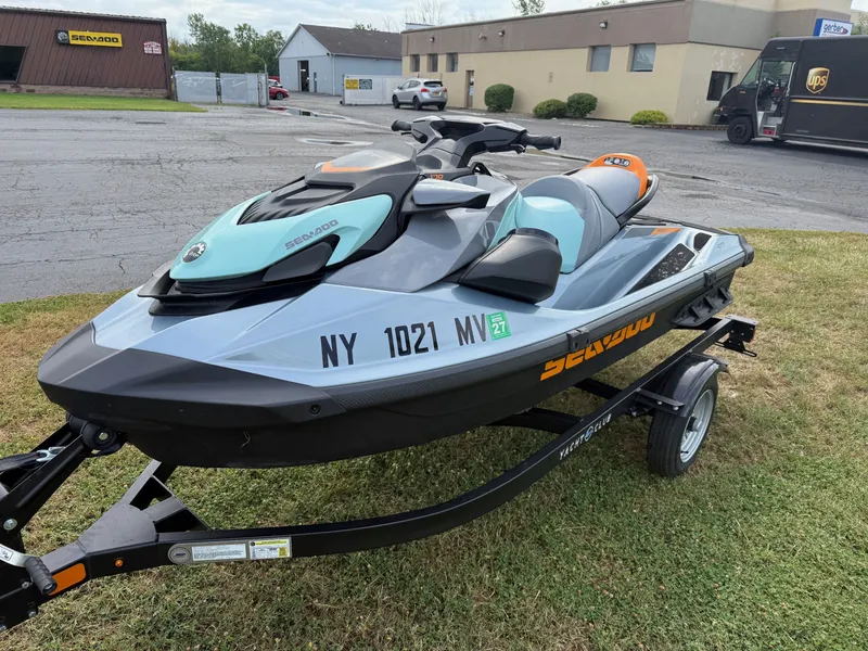 Slide: The Image of Sea-Doo GTI SE 170 Tech, Audio, iDF, iBR 2024 - 3