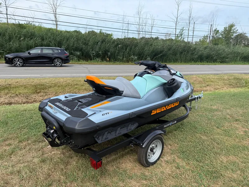 Slide: The Image of Sea-Doo GTI SE 170 Tech, Audio, iDF, iBR 2024 - 4