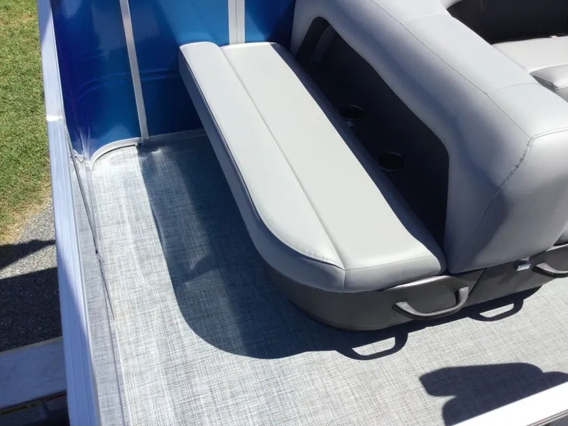 Slide: The Image of Sun Tracker Bass Buggy 18 DLX 2026 - 15