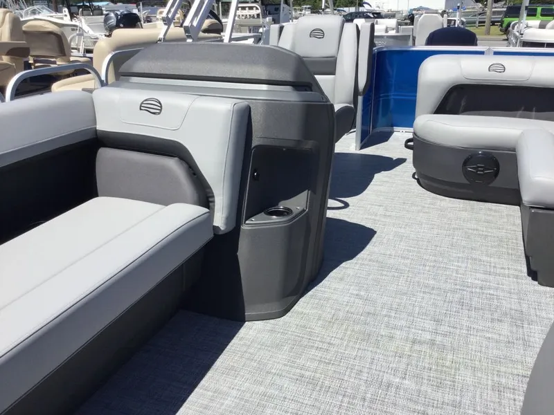 Slide: The Image of Sun Tracker Bass Buggy 18 DLX 2026 - 5