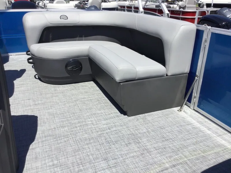 Slide: The Image of Sun Tracker Bass Buggy 18 DLX 2026 - 6