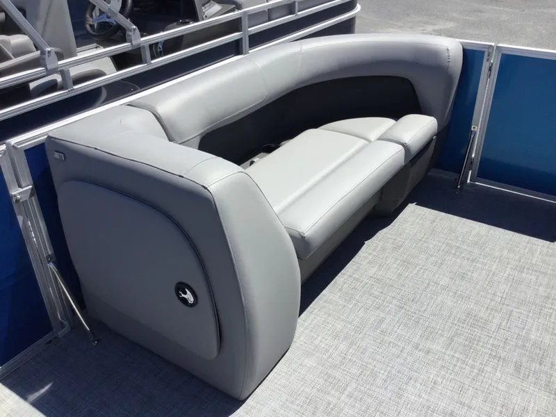 Slide: The Image of Sun Tracker Bass Buggy 18 DLX 2026 - 7