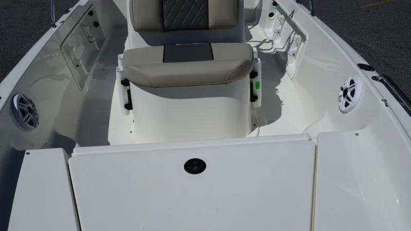 Slide: The Image of Key West 1720 Center Console 2026 - 8