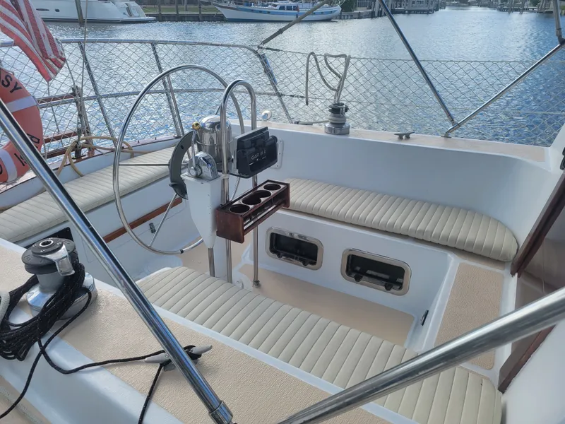 The Image of Endeavour Endeavour 33 Sailing Yacht 1985 - 0