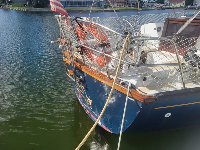 Slide: The Image of Endeavour Endeavour 33 Sailing Yacht 1985 - 12