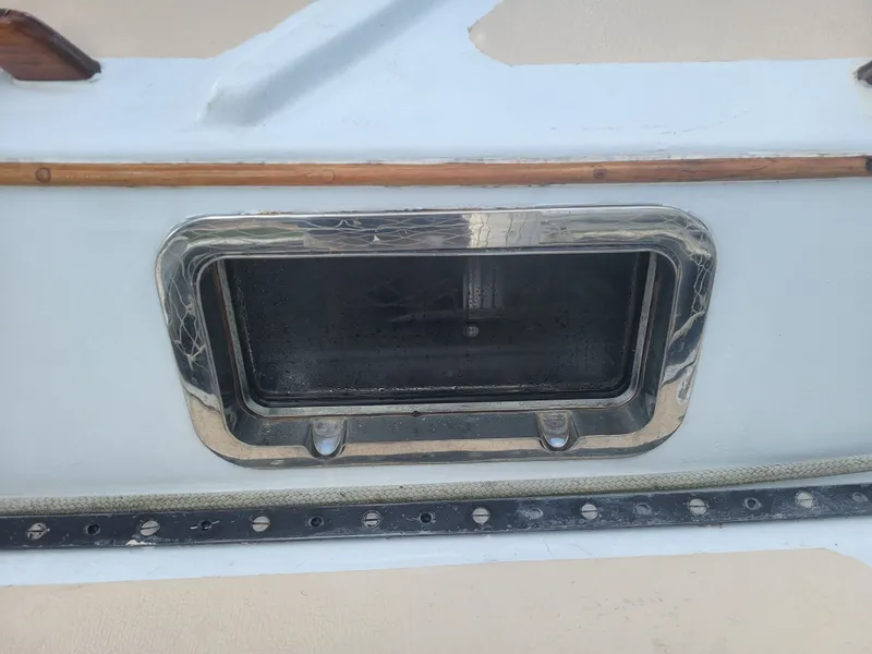 Slide: The Image of Endeavour Endeavour 33 Sailing Yacht 1985 - 15