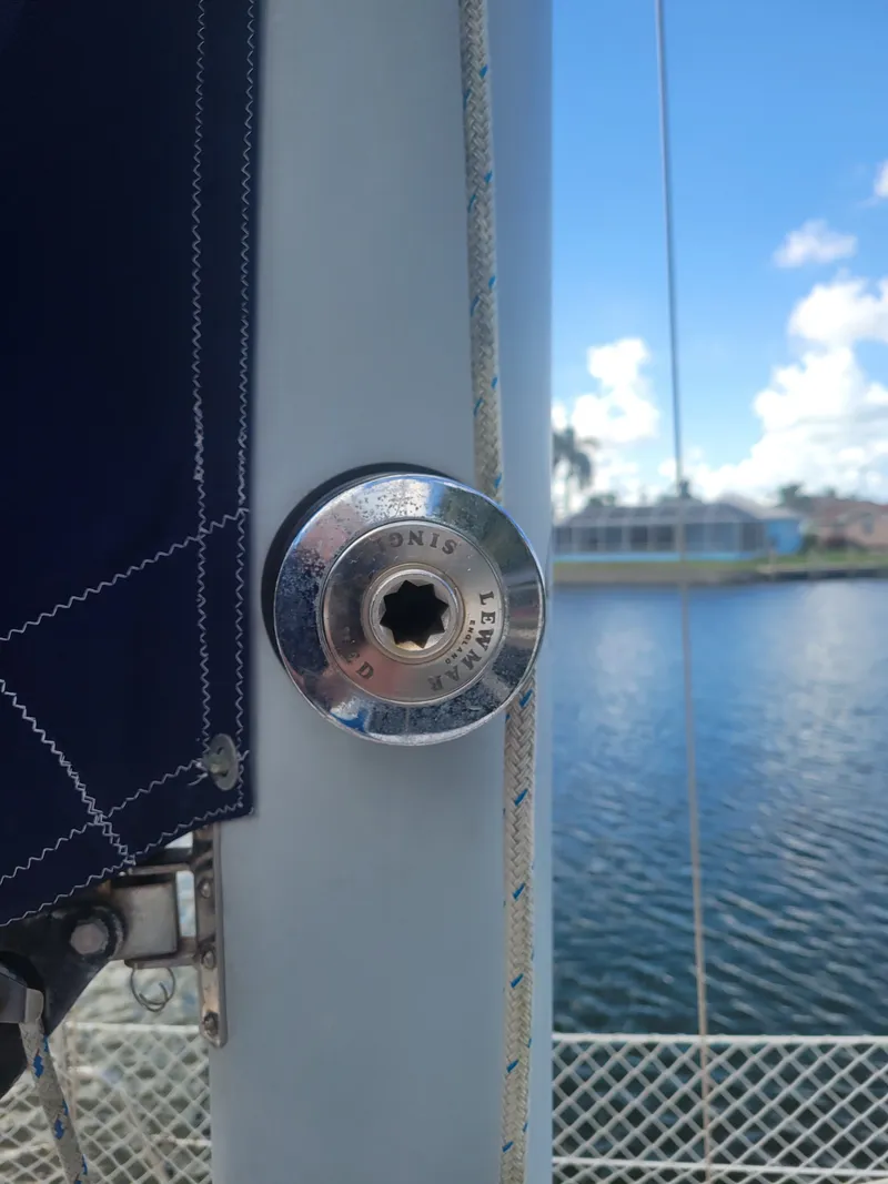 Slide: The Image of Endeavour Endeavour 33 Sailing Yacht 1985 - 18