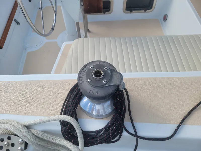 Slide: The Image of Endeavour Endeavour 33 Sailing Yacht 1985 - 20