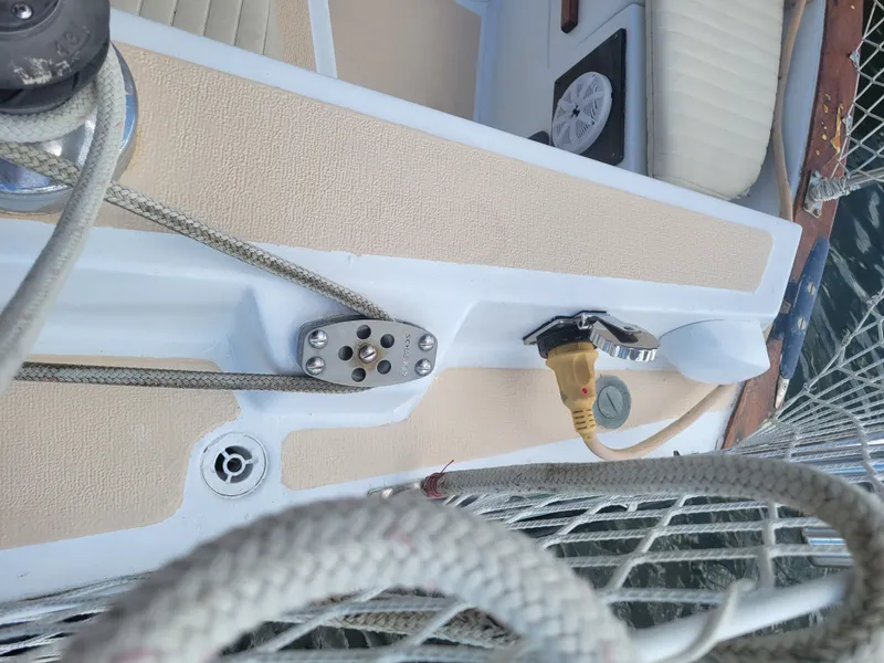 Slide: The Image of Endeavour Endeavour 33 Sailing Yacht 1985 - 23