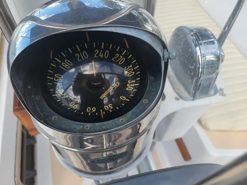 Slide: The Image of Endeavour Endeavour 33 Sailing Yacht 1985 - 26