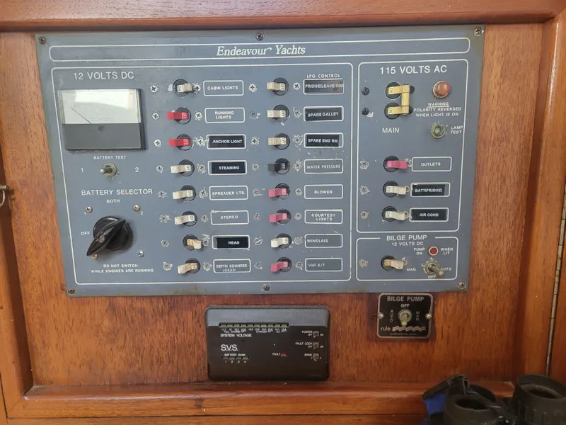 Slide: The Image of Endeavour Endeavour 33 Sailing Yacht 1985 - 29