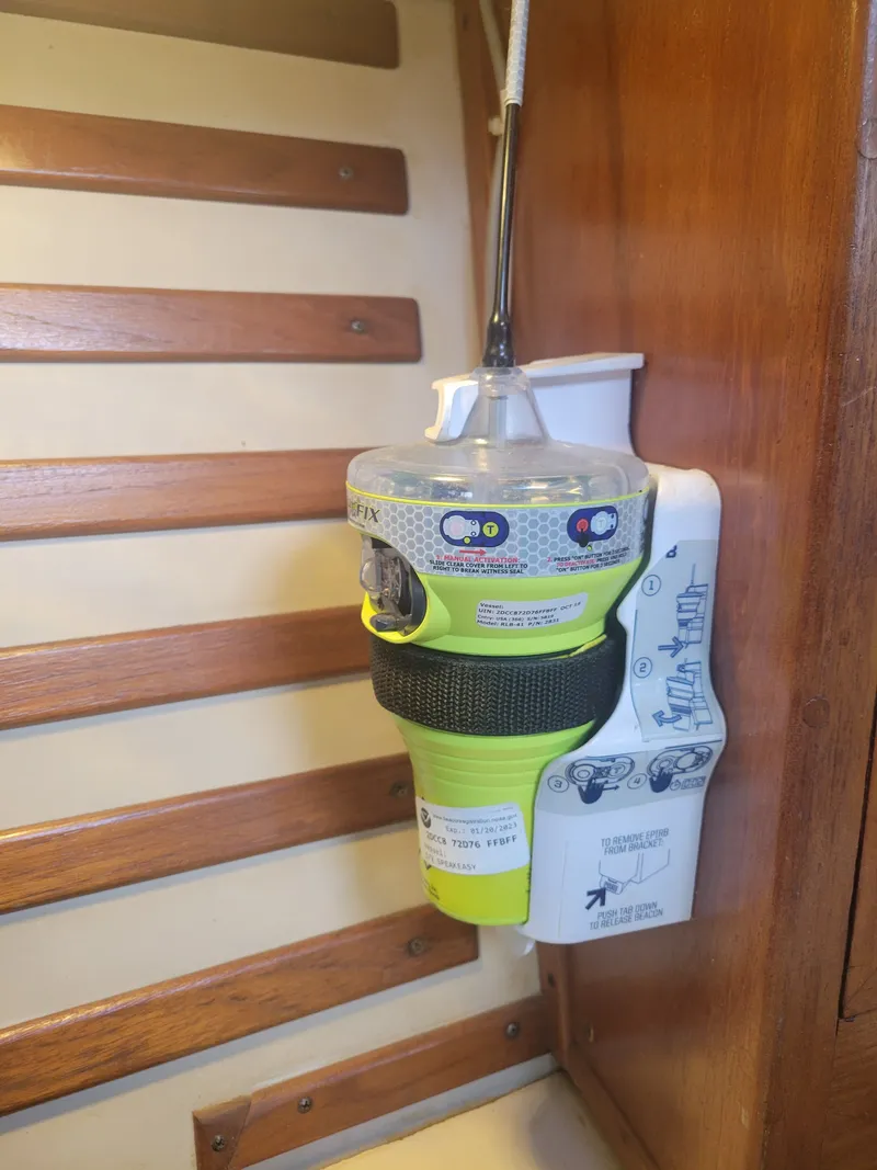 Slide: The Image of Endeavour Endeavour 33 Sailing Yacht 1985 - 41