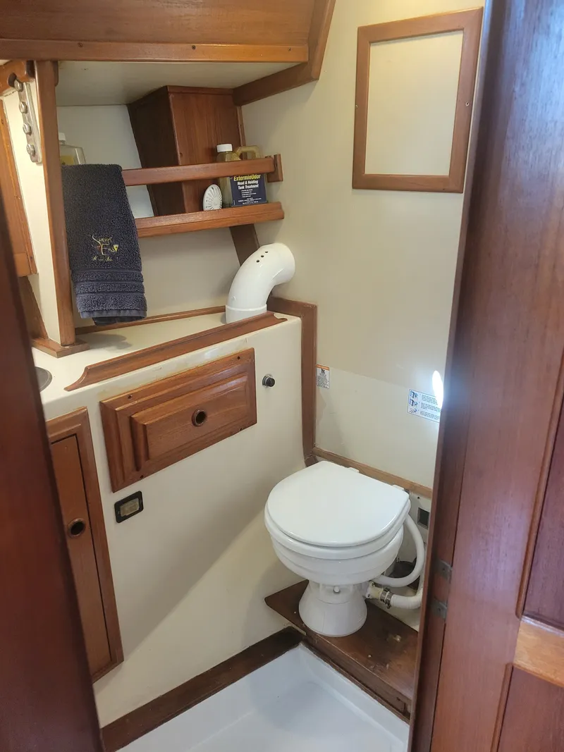 Slide: The Image of Endeavour Endeavour 33 Sailing Yacht 1985 - 51