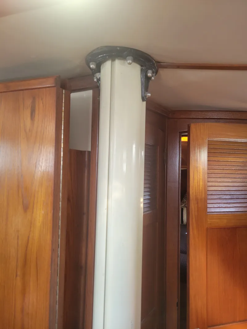 Slide: The Image of Endeavour Endeavour 33 Sailing Yacht 1985 - 59