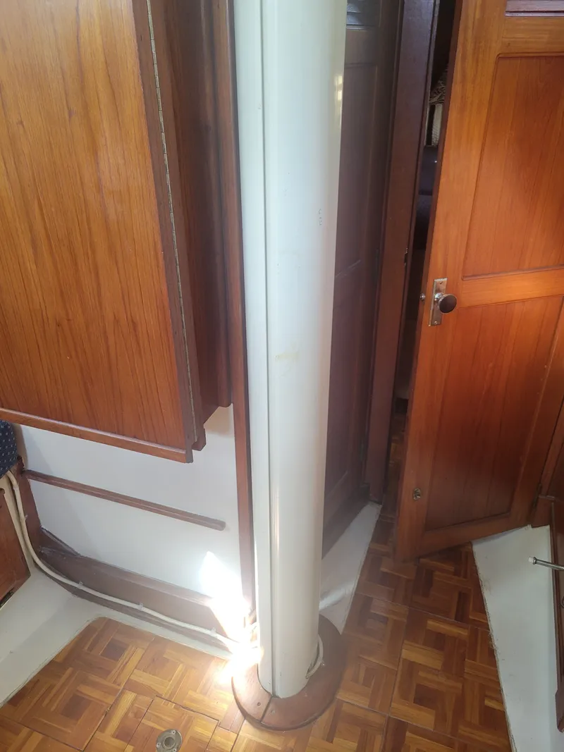 Slide: The Image of Endeavour Endeavour 33 Sailing Yacht 1985 - 60