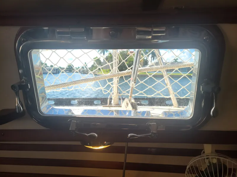 Slide: The Image of Endeavour Endeavour 33 Sailing Yacht 1985 - 62