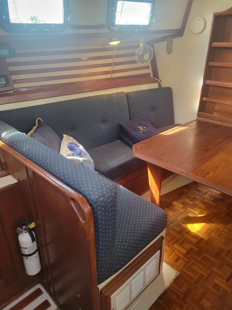 Slide: The Image of Endeavour Endeavour 33 Sailing Yacht 1985 - 64