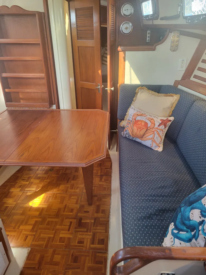 Slide: The Image of Endeavour Endeavour 33 Sailing Yacht 1985 - 65