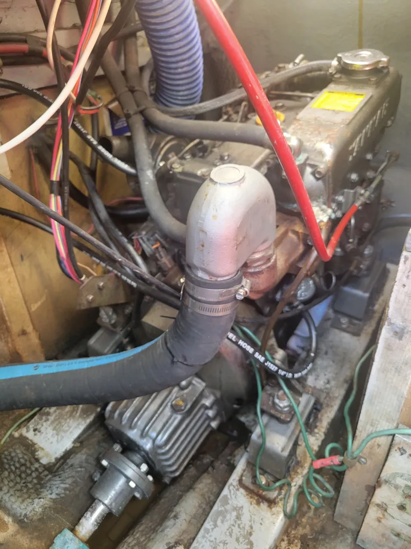 Slide: The Image of Endeavour Endeavour 33 Sailing Yacht 1985 - 73