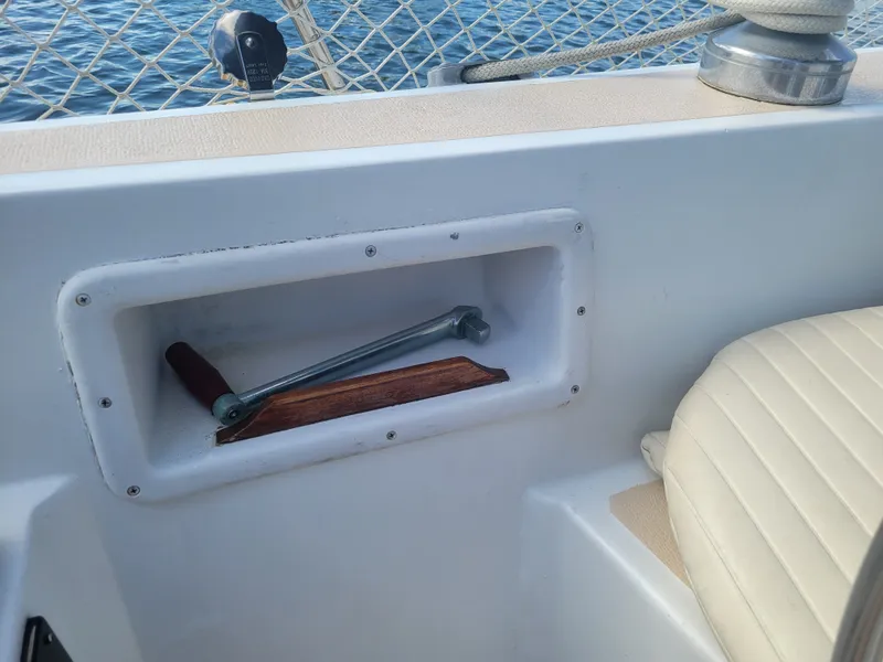 Slide: The Image of Endeavour Endeavour 33 Sailing Yacht 1985 - 80