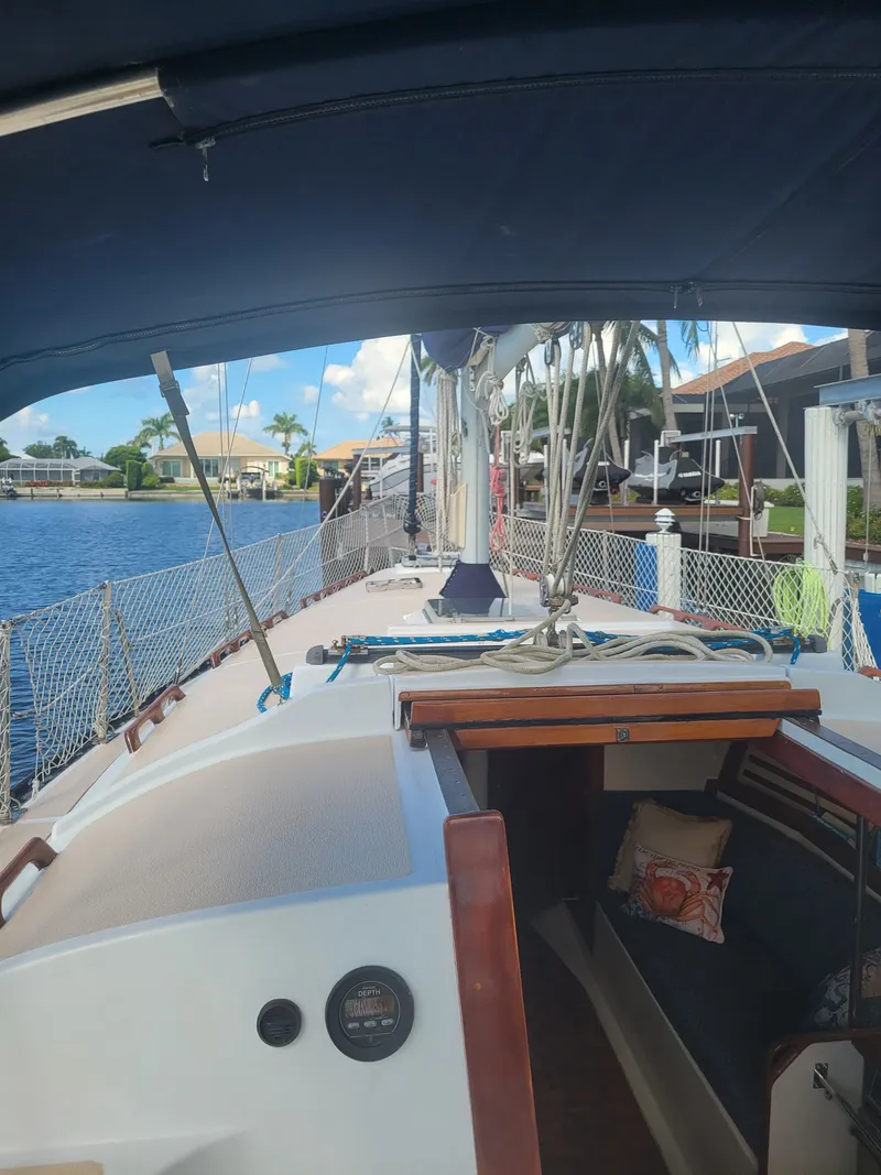 Slide: The Image of Endeavour Endeavour 33 Sailing Yacht 1985 - 81