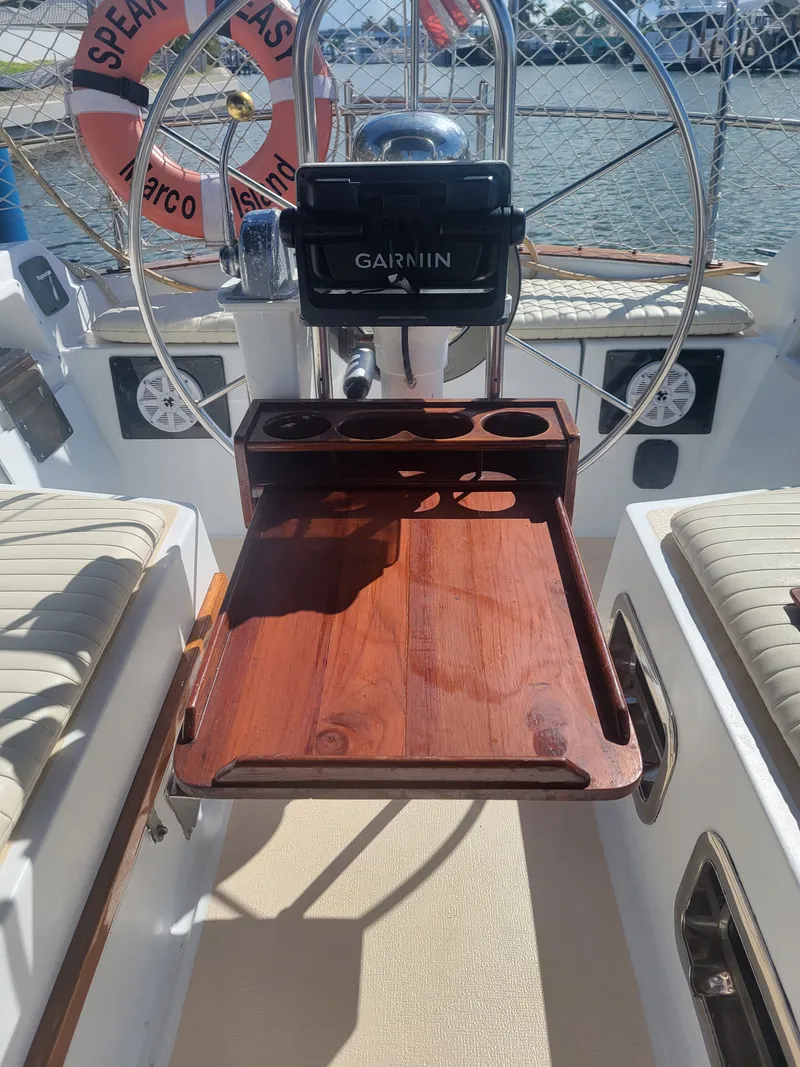 Slide: The Image of Endeavour Endeavour 33 Sailing Yacht 1985 - 89