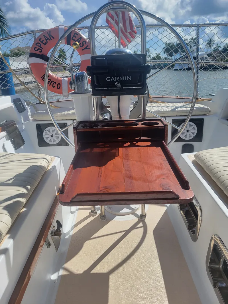 Slide: The Image of Endeavour Endeavour 33 Sailing Yacht 1985 - 90