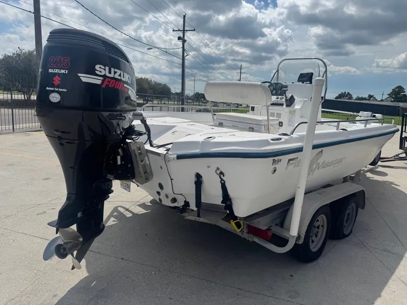 Slide: The Image of Fishmaster 22 CC 2005 - 8