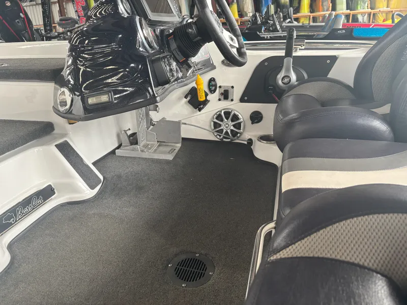 Slide: The Image of Bass Cat Puma 2014 - 19