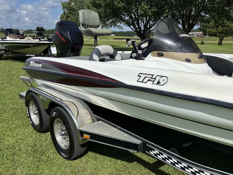 Slide: The Image of Triton Tr-19 2001 - 7