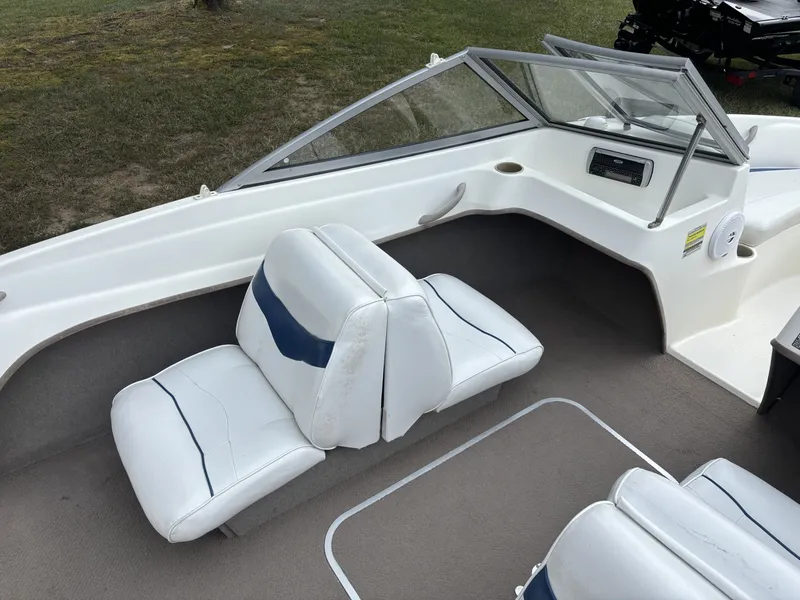 Slide: The Image of Bayliner 175 Bowrider 2004 - 10