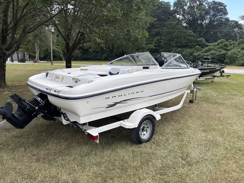 Slide: The Image of Bayliner 175 Bowrider 2004 - 3