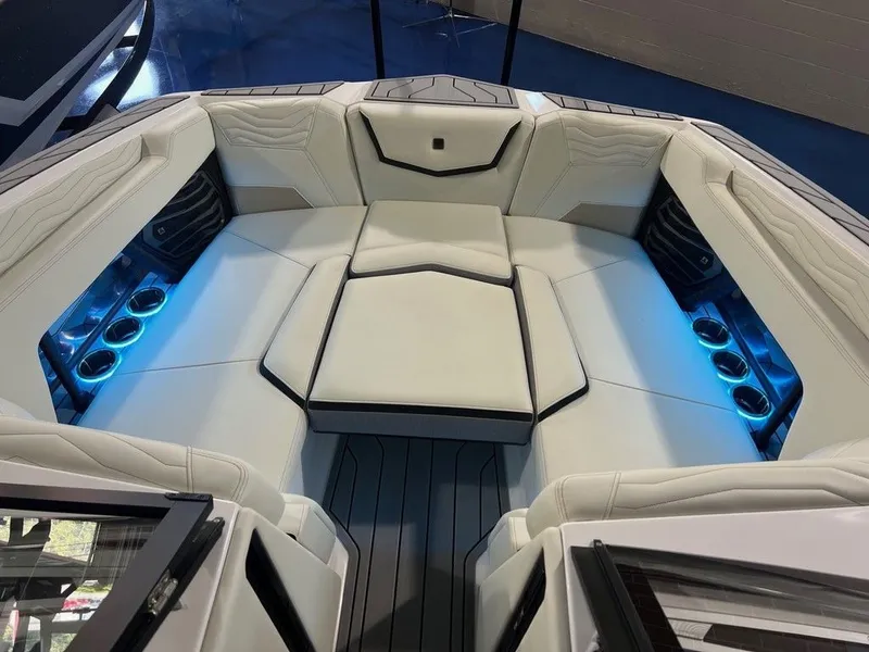 Slide: The Image of Nautique Super Air Nautique G23 2026 - 10