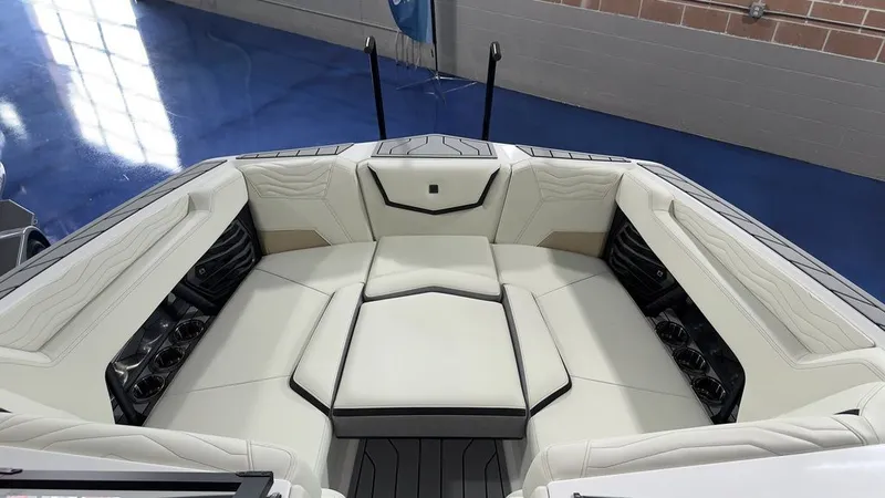 Slide: The Image of Nautique Super Air Nautique G23 2026 - 18