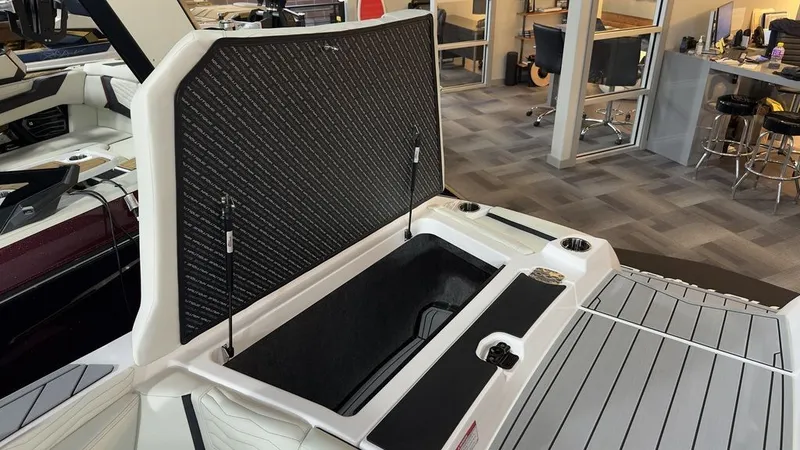 Slide: The Image of Nautique Super Air Nautique G23 2026 - 26