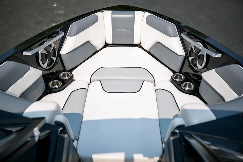 Slide: The Image of Malibu Wakesetter 25 LSV 2019 - 12