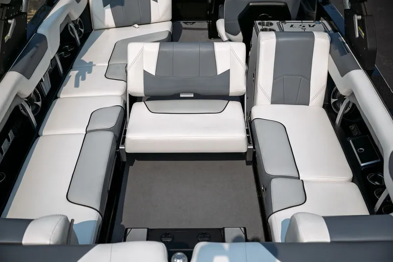 Slide: The Image of Malibu Wakesetter 25 LSV 2019 - 14