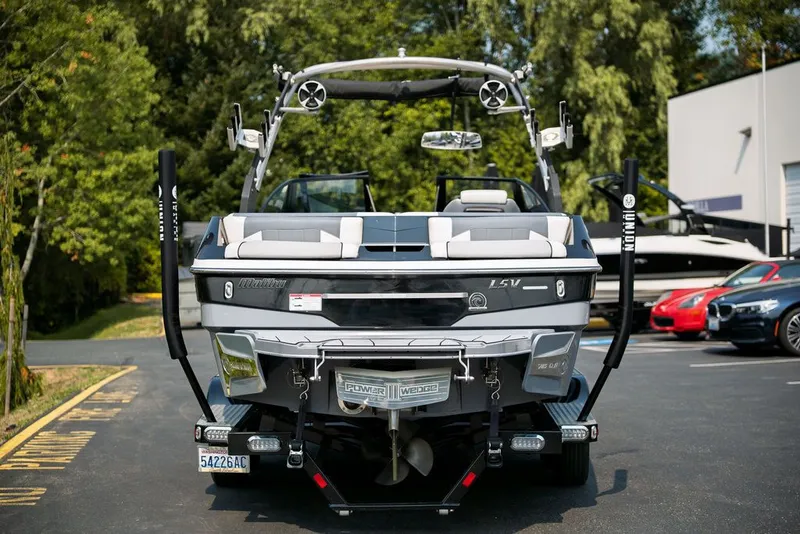 Slide: The Image of Malibu Wakesetter 25 LSV 2019 - 2