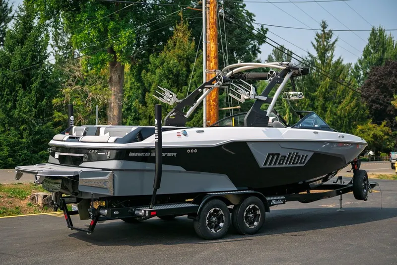 Slide: The Image of Malibu Wakesetter 25 LSV 2019 - 4