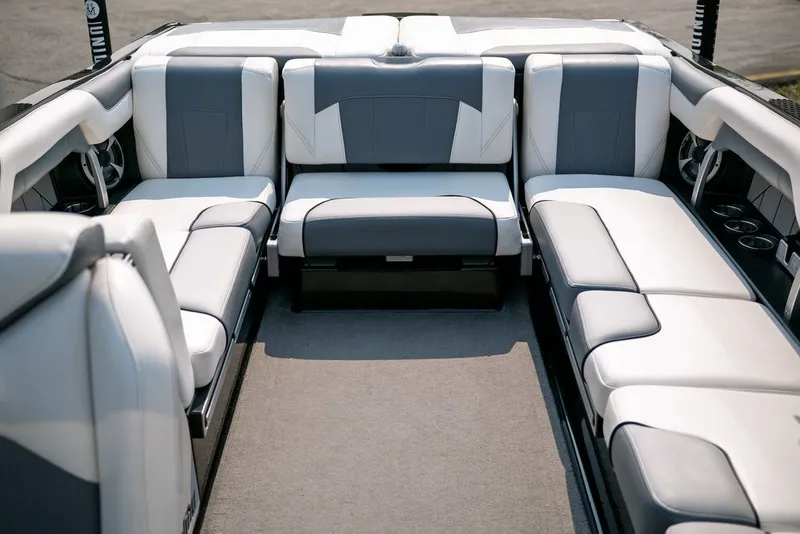 Slide: The Image of Malibu Wakesetter 25 LSV 2019 - 7